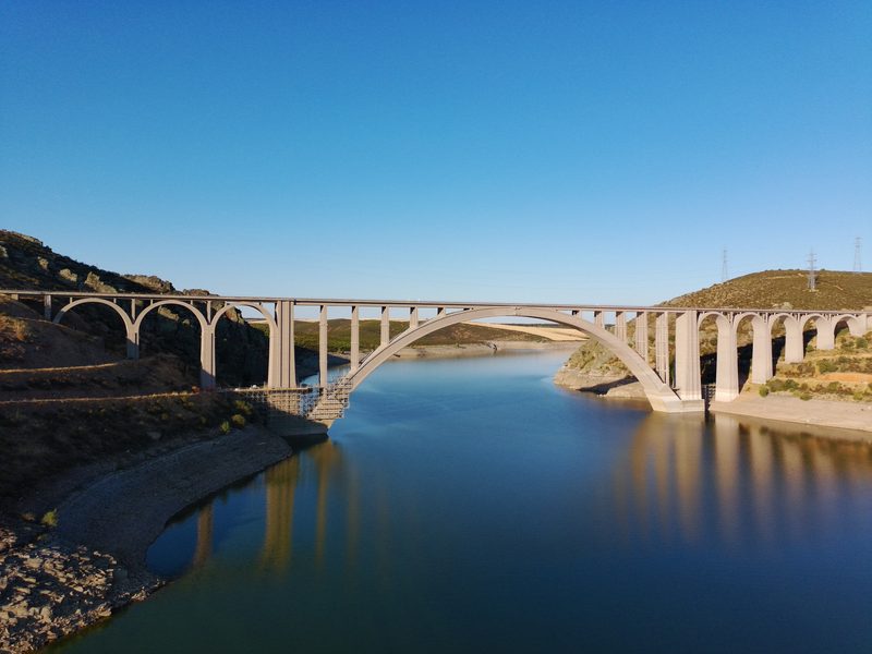 Viaducto Martín Gil sobre el Esla conocido popularmente como Puente de los Cabriles.